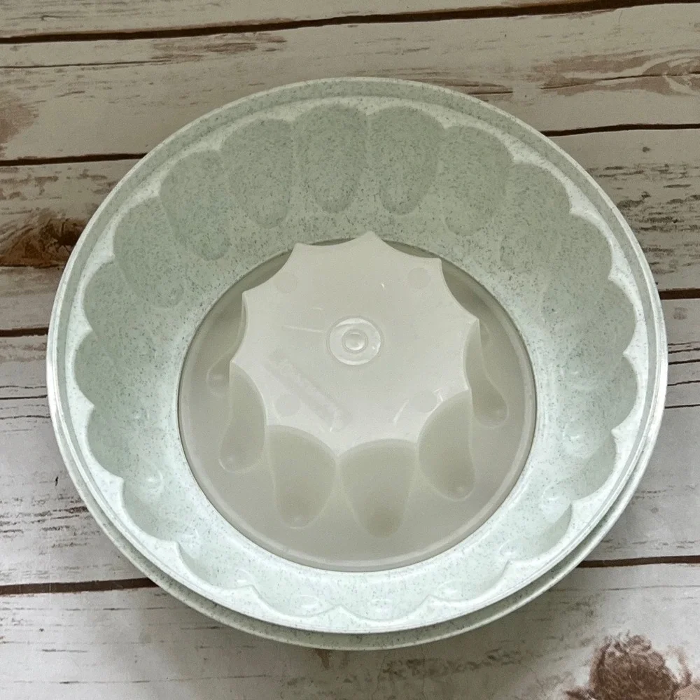 VTG Tupperware Jel-Ring Jello Mold Speckled Mint Green Cream 9.5 Inch